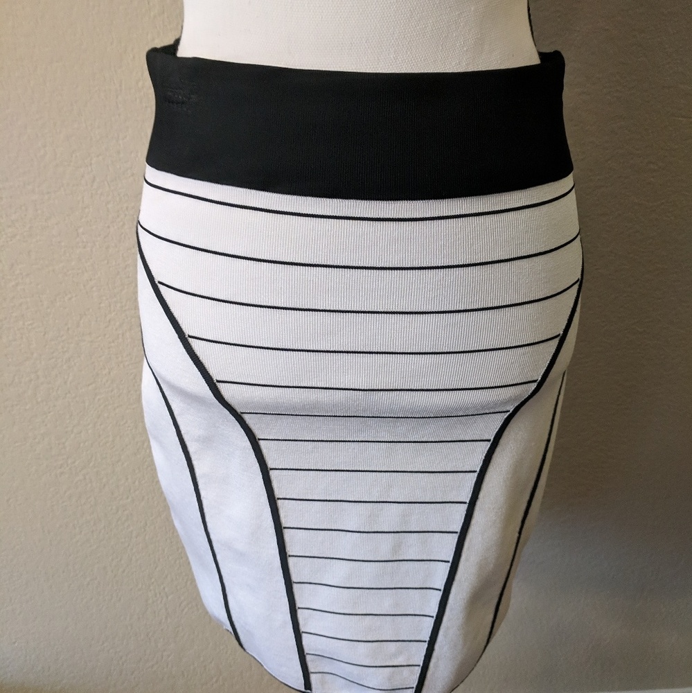 Milly of NY bodycon white skirt w/ black detail M